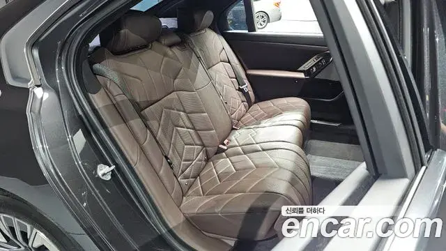 BMW 7 Series 2023 — Фото 11/20