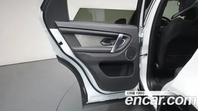 Land Rover Discovery Sport 2025 — ფოტო 13/38