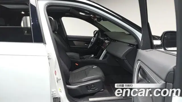Land Rover Discovery Sport 2025 — ფოტო 14/38