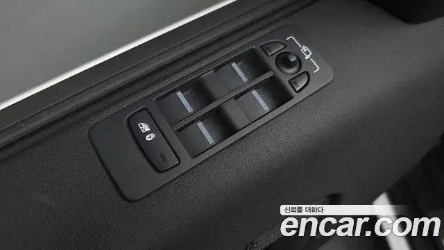 Land Rover Discovery Sport 2025 — ფოტო 22/38