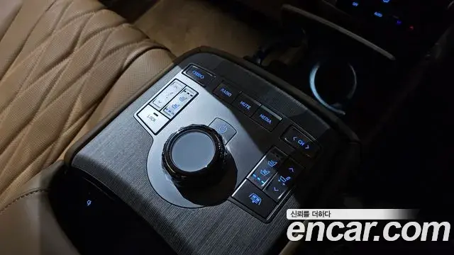 Genesis Electrified G80 2024 — Photo 17/20