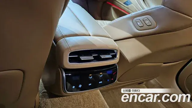 Genesis Electrified G80 2024 — Photo 18/20