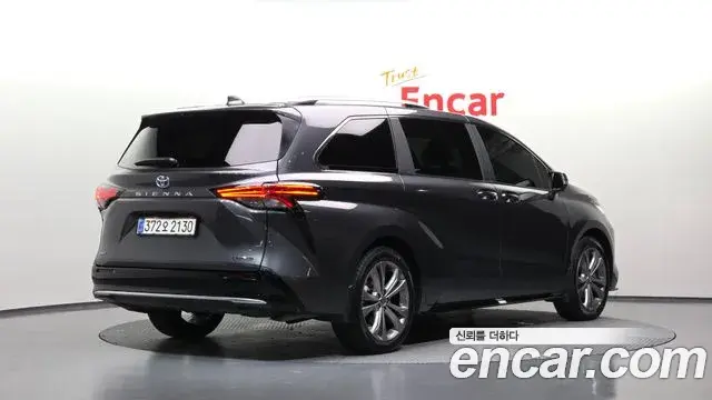 Toyota Sienna 2025 — Photo 2/20