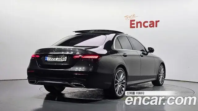 Mercedes-Benz E-Class 2021 — Photo 2/20