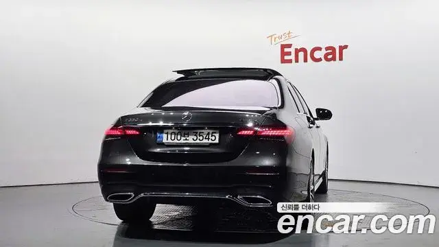 Mercedes-Benz E-Class 2021 — Photo 4/20