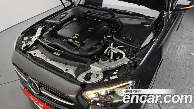 Mercedes-Benz E-Class 2021 — Photo 6/20