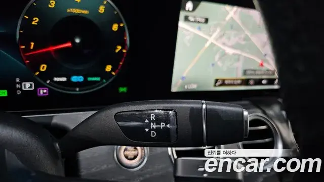 Mercedes-Benz E-Class 2021 — Photo 9/20