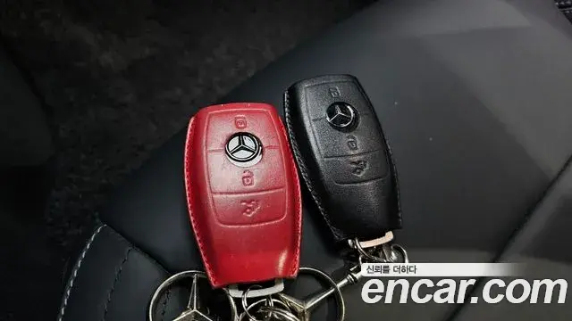 Mercedes-Benz E-Class 2021 — Photo 16/20