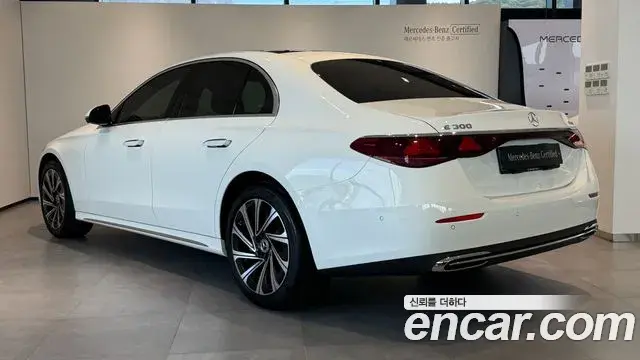 Mercedes-Benz E-Class 2026 — Photo 3/20