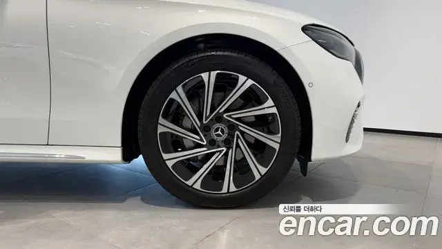 Mercedes-Benz E-Class 2026 — Photo 5/20
