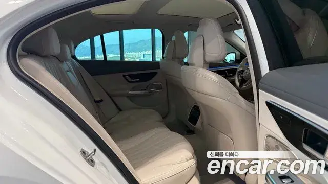 Mercedes-Benz E-Class 2026 — Photo 17/20