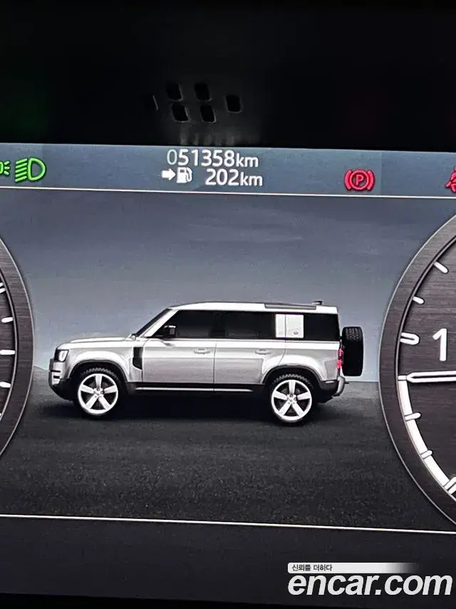 Land Rover Defender 2021 — Фото 8/18