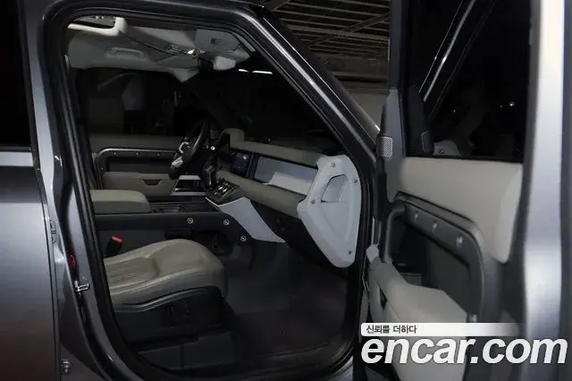 Land Rover Defender 2021 — Фото 13/18