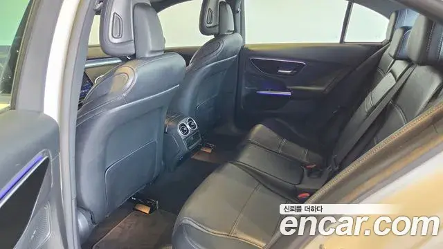 Mercedes-Benz C-Class 2026 — Photo 8/18