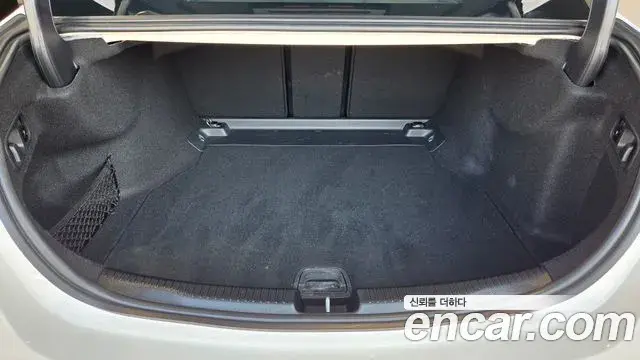 Mercedes-Benz C-Class 2026 — Photo 10/18