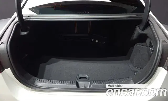 Mercedes-Benz E-Class 2026 — Photo 19/20
