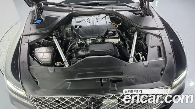 Genesis Electrified G80 2023 — Photo 6/20
