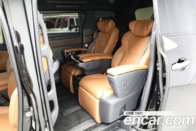 Toyota Alphard 2025 — Фото 6/20