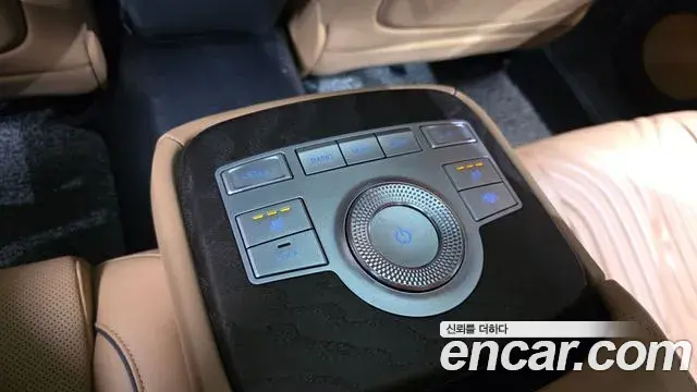 Genesis Electrified G80 2021 — Photo 18/20