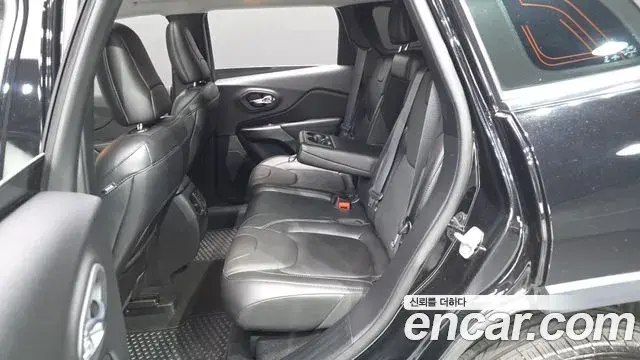 Jeep Cherokee 2021 — Photo 12/20