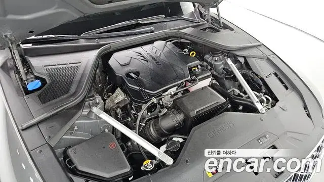 Genesis Electrified G80 2022 — Photo 6/20
