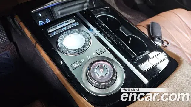 Genesis Electrified G80 2022 — Photo 9/20