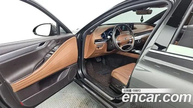 Genesis Electrified G80 2022 — Photo 10/20