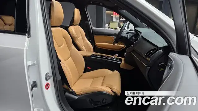 Volvo XC90 2023 — Фото 11/20