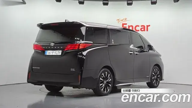 Toyota Alphard 2025 — Photo 2/20