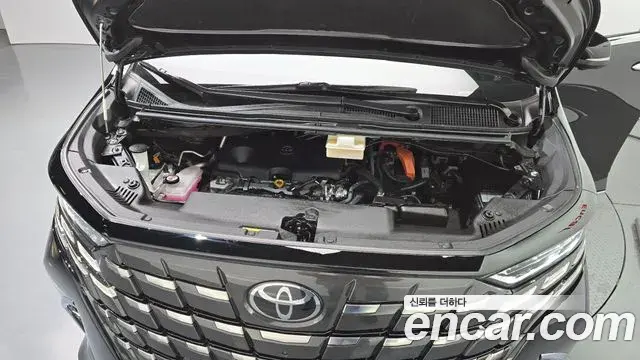 Toyota Alphard 2025 — Photo 6/20