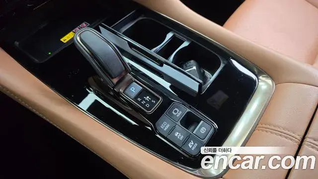 Toyota Alphard 2025 — Photo 8/20