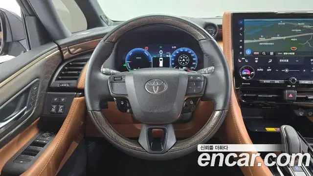 Toyota Alphard 2025 — Photo 13/20