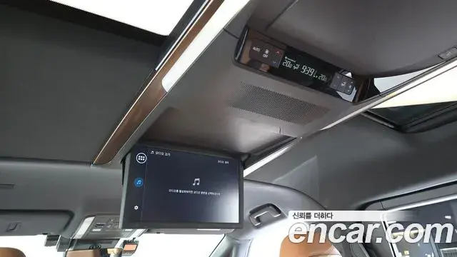 Toyota Alphard 2025 — Photo 18/20