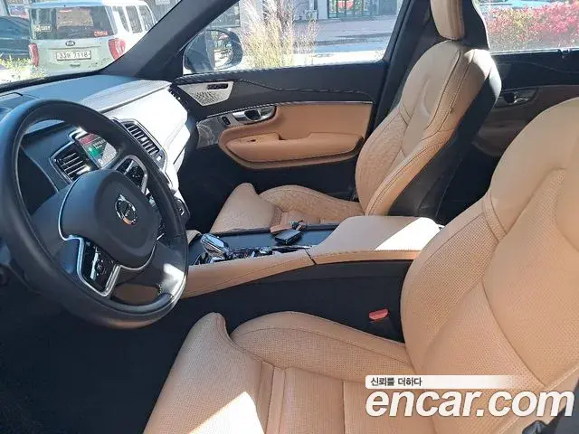 Volvo XC90 2022 — Photo 12/20