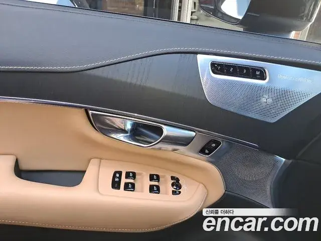 Volvo XC90 2022 — Photo 19/20