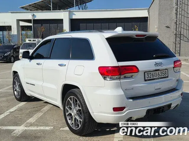 Jeep Grand Cherokee 2020 — Photo 12/20