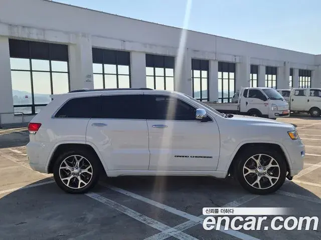 Jeep Grand Cherokee 2020 — Photo 13/20