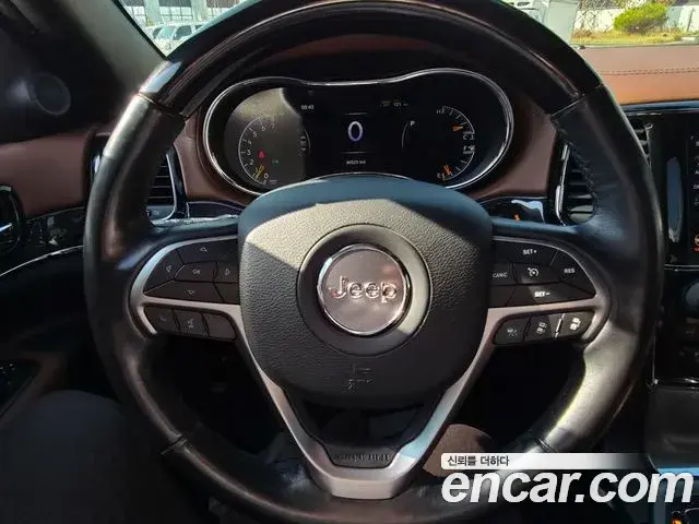 Jeep Grand Cherokee 2020 — Photo 18/20