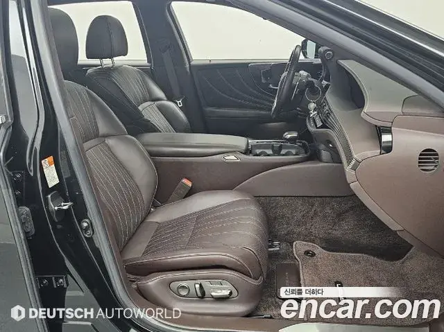 Lexus LS500 2020 — Photo 8/20