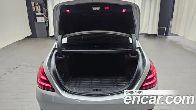Mercedes-Benz S-Class 2019 — Photo 18/20