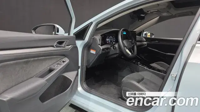 Volkswagen Golf 2025 — Photo 10/20