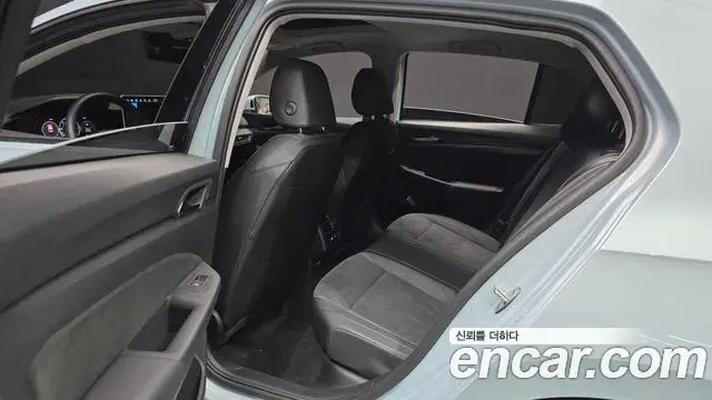 Volkswagen Golf 2025 — Photo 16/20
