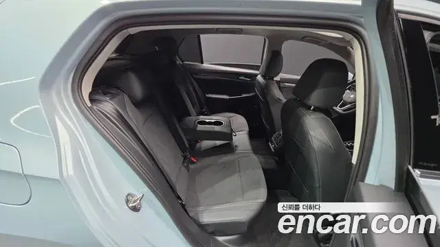 Volkswagen Golf 2025 — Photo 17/20