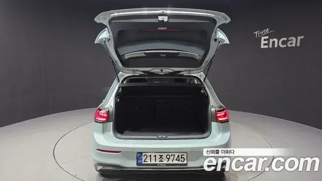 Volkswagen Golf 2025 — Photo 18/20