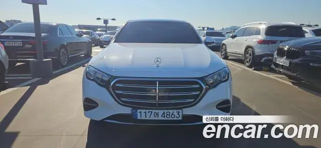 Mercedes-Benz E-Class 2024 — Photo 9/20