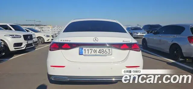 Mercedes-Benz E-Class 2024 — Photo 3/20