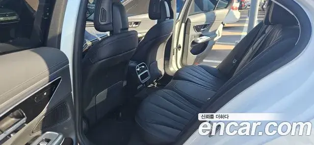 Mercedes-Benz E-Class 2024 — Photo 7/20
