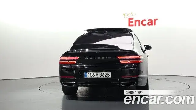 Genesis Electrified G80 2022 — Photo 4/20