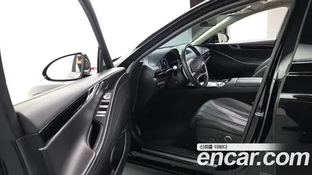 Genesis Electrified G80 2022 — Photo 10/20