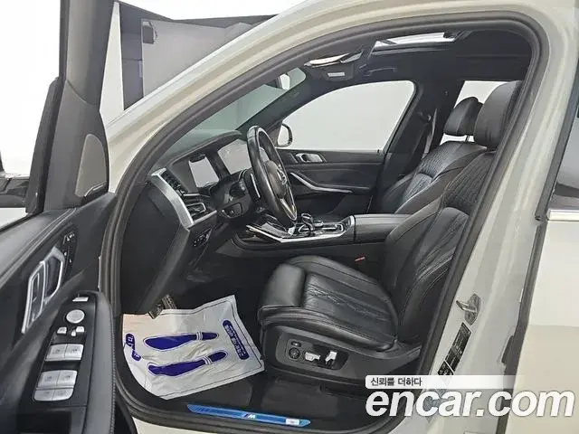 BMW X7 2021 — Photo 8/20